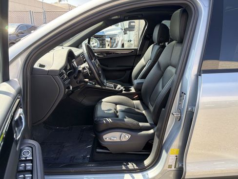 Used 2024 Porsche Macan AWD/4WD image 19