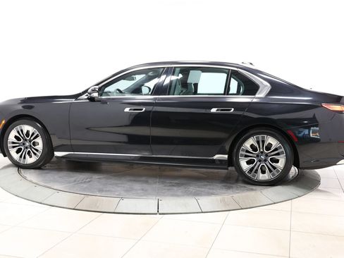 Used 2023 BMW i7 xDrive60 AWD/4WD image 10