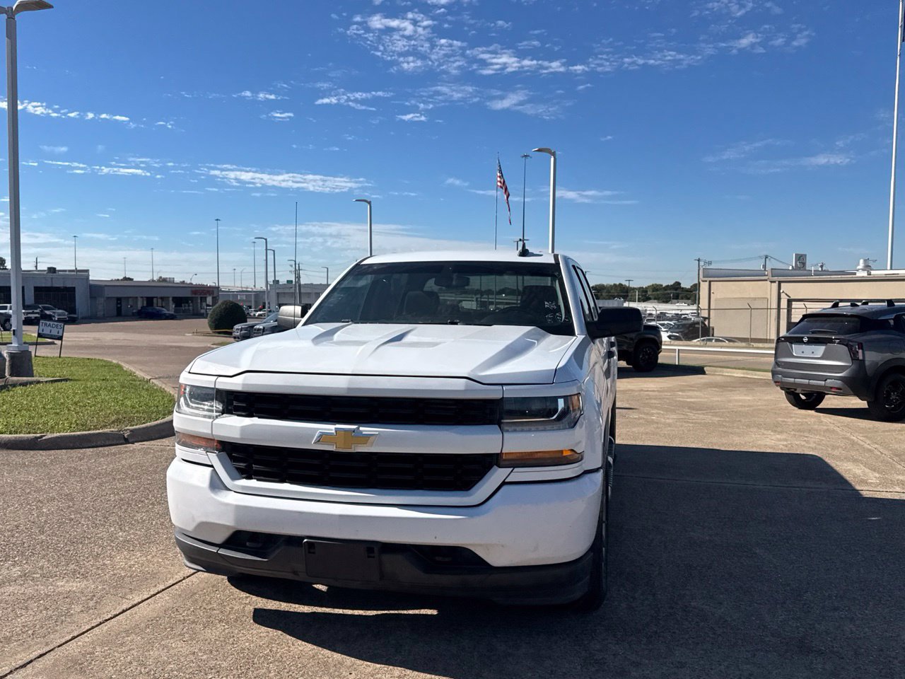 Used 2018 Chevrolet Silverado 1500 Custom w/ Custom Convenience Package RWD image 8