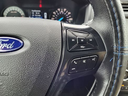 Used 2016 Ford Explorer XLT image 26