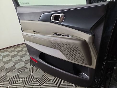 Certified 2026 Kia Carnival LXS FWD image 28