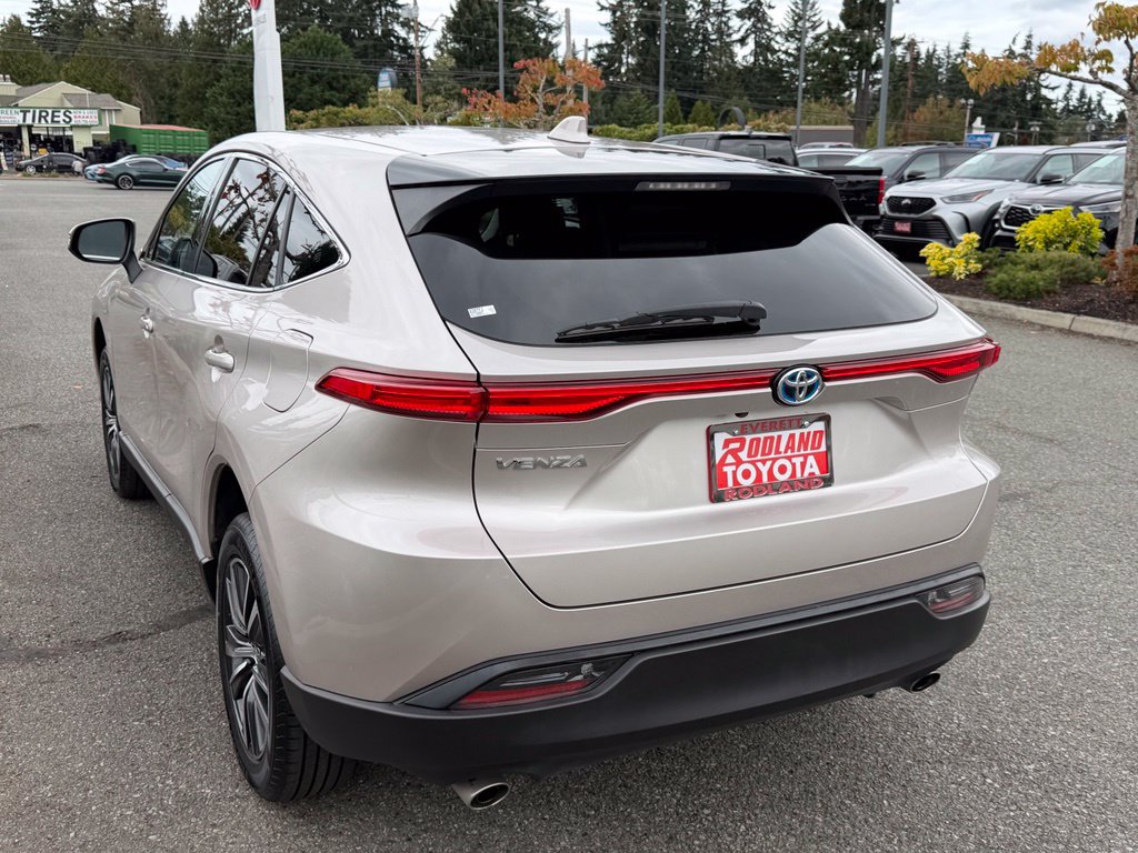 Certified 2023 Toyota Venza LE AWD/4WD image 9