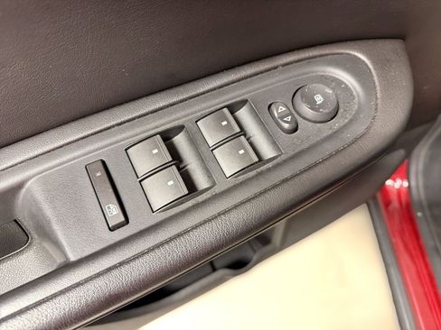 Used 2015 Chevrolet Traverse LT FWD image 12