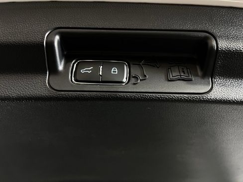 Used 2025 Ford Explorer Platinum w/ Ultimate Package image 30