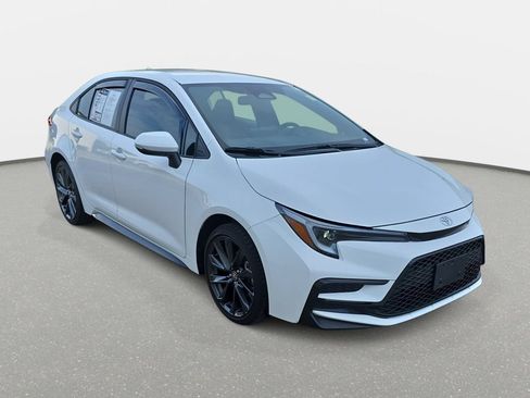 Used 2025 Toyota Corolla SE FWD image 3