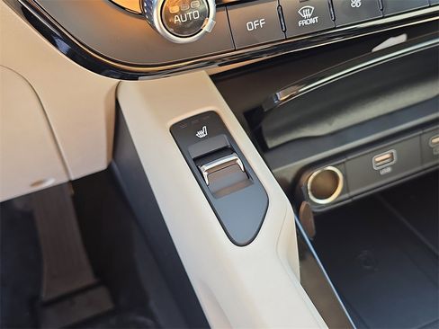 New 2025 Kia Telluride S image 30