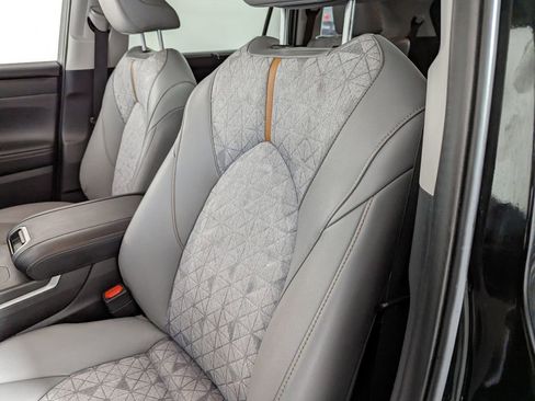 Used 2023 Toyota Highlander Bronze Edition image 20