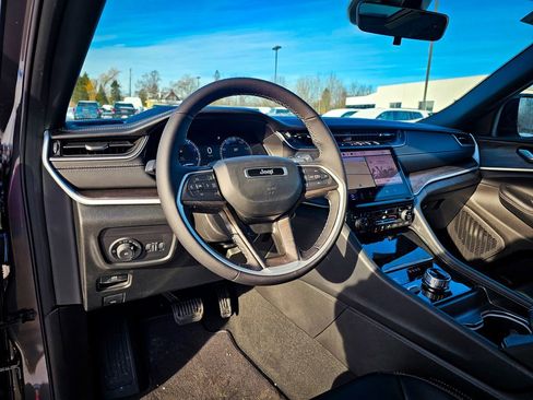 New 2025 Jeep Grand Cherokee Limited image 14