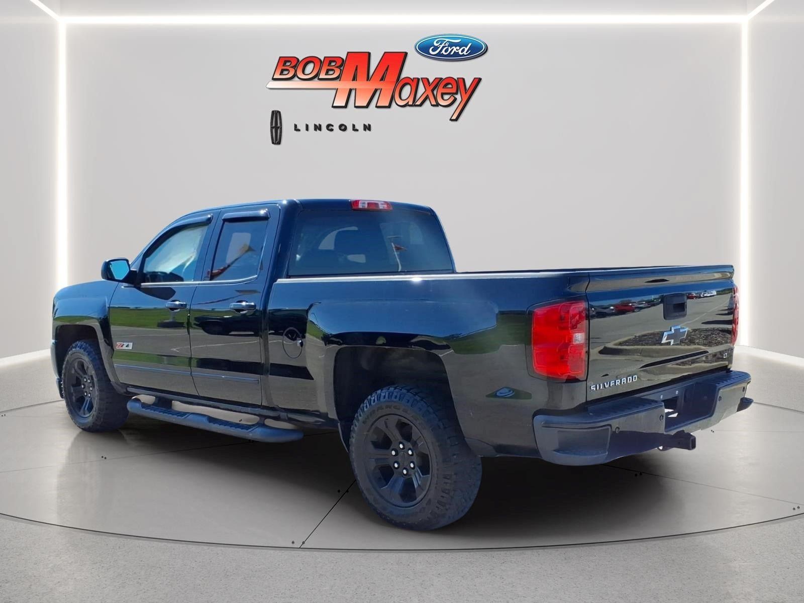 Used 2018 Chevrolet Silverado 1500 LT w/ Midnight Edition AWD/4WD image 7