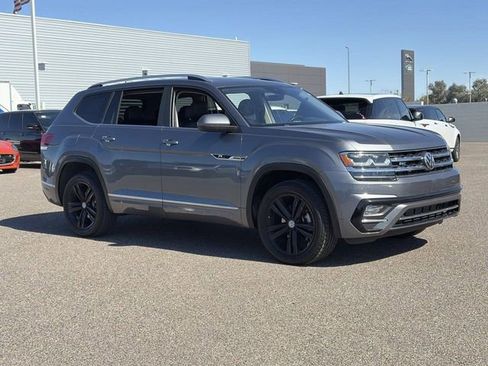 Used 2019 Volkswagen Atlas SE w/ Panoramic Sunroof Package image 4