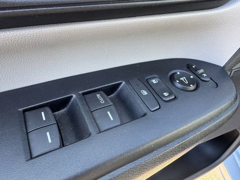 Used 2019 Honda CR-V LX image 10