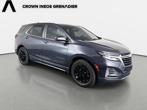 Used 2022 Chevrolet Equinox LT w/ Driver Convenience Package FWD image 3