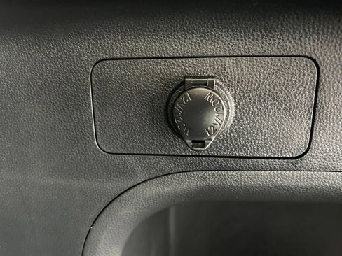 Used 2025 Toyota RAV4 XLE AWD/4WD image 31