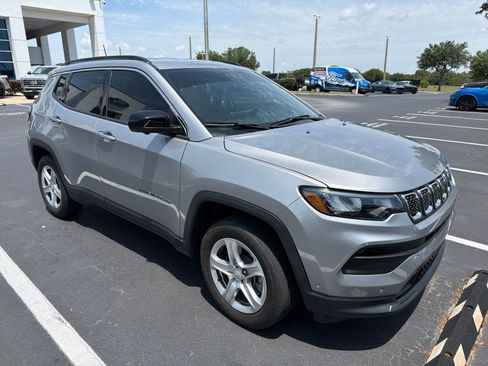 Used 2023 Jeep Compass Latitude w/ Convenience Group AWD/4WD image 1