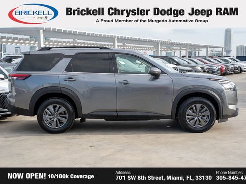 Used 2024 Nissan Pathfinder SV image 4