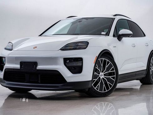 Certified 2025 Porsche Macan 4S Electric AWD/4WD image 1