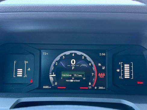 Certified 2025 Toyota Tacoma SR5 AWD/4WD image 28