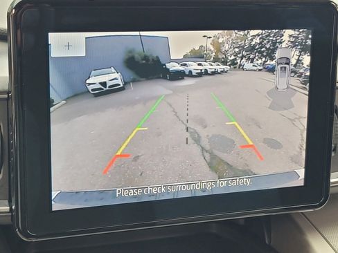 Used 2022 Ford Explorer XLT w/ Equipment Group 202A image 27