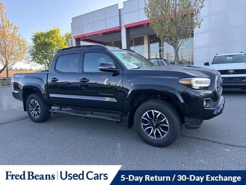 Used 2021 Toyota Tacoma TRD Sport w/ Technology Package image 3