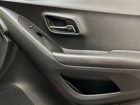 Used 2021 Chevrolet Trax LT image 21