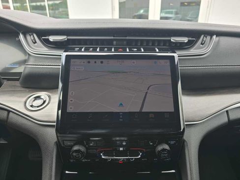 Used 2024 Jeep Grand Cherokee Limited AWD/4WD image 12