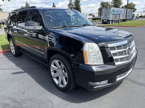 Used 2011 Cadillac Escalade ESV Platinum AWD/4WD image 2