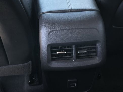 Used 2024 GMC Terrain SLT image 26