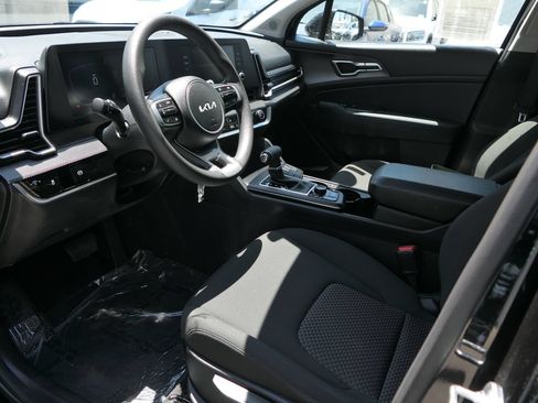 Used 2025 Kia Sportage LX FWD image 10