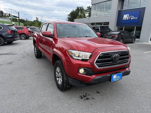 Used 2018 Toyota Tacoma SR5 AWD/4WD image 5
