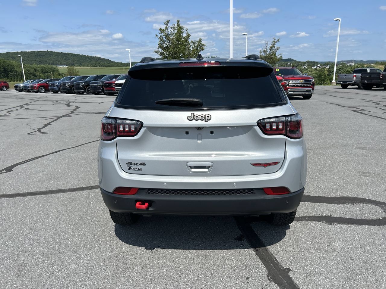 Used 2025 Jeep Compass Trailhawk AWD/4WD image 6