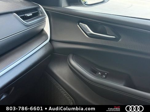 Used 2025 Jeep Grand Cherokee L Laredo RWD image 34