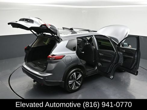 Used 2025 Nissan Rogue SL AWD/4WD image 32