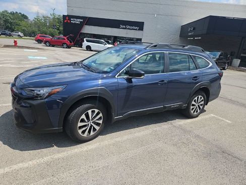 Used 2025 Subaru Outback AWD/4WD image 2
