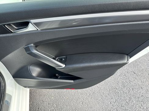 Used 2018 Volkswagen Passat 2.0T S image 10