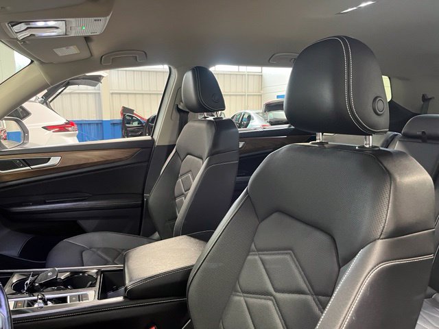 Used 2025 Volkswagen Atlas SE AWD/4WD image 24