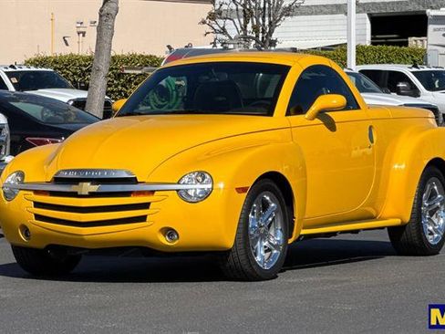 Used 2005 Chevrolet SSR w/ Preferred Equipment Group image 8