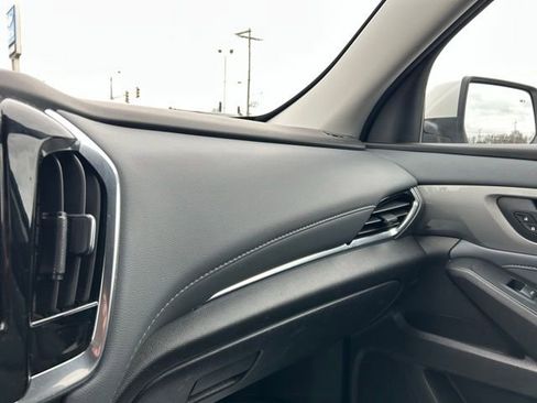 Used 2021 Chevrolet Traverse LT w/ LT Premium Package image 44