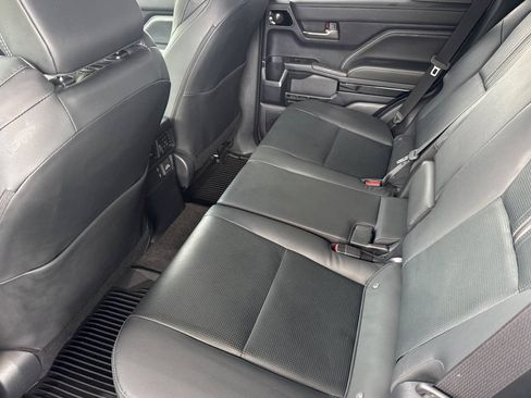 Used 2025 Toyota 4Runner Limited w/ Tow Technology Package AWD/4WD image 6
