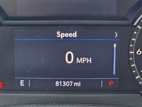 Used 2023 Cadillac XT4 Luxury w/ Cold Weather Package FWD image 8