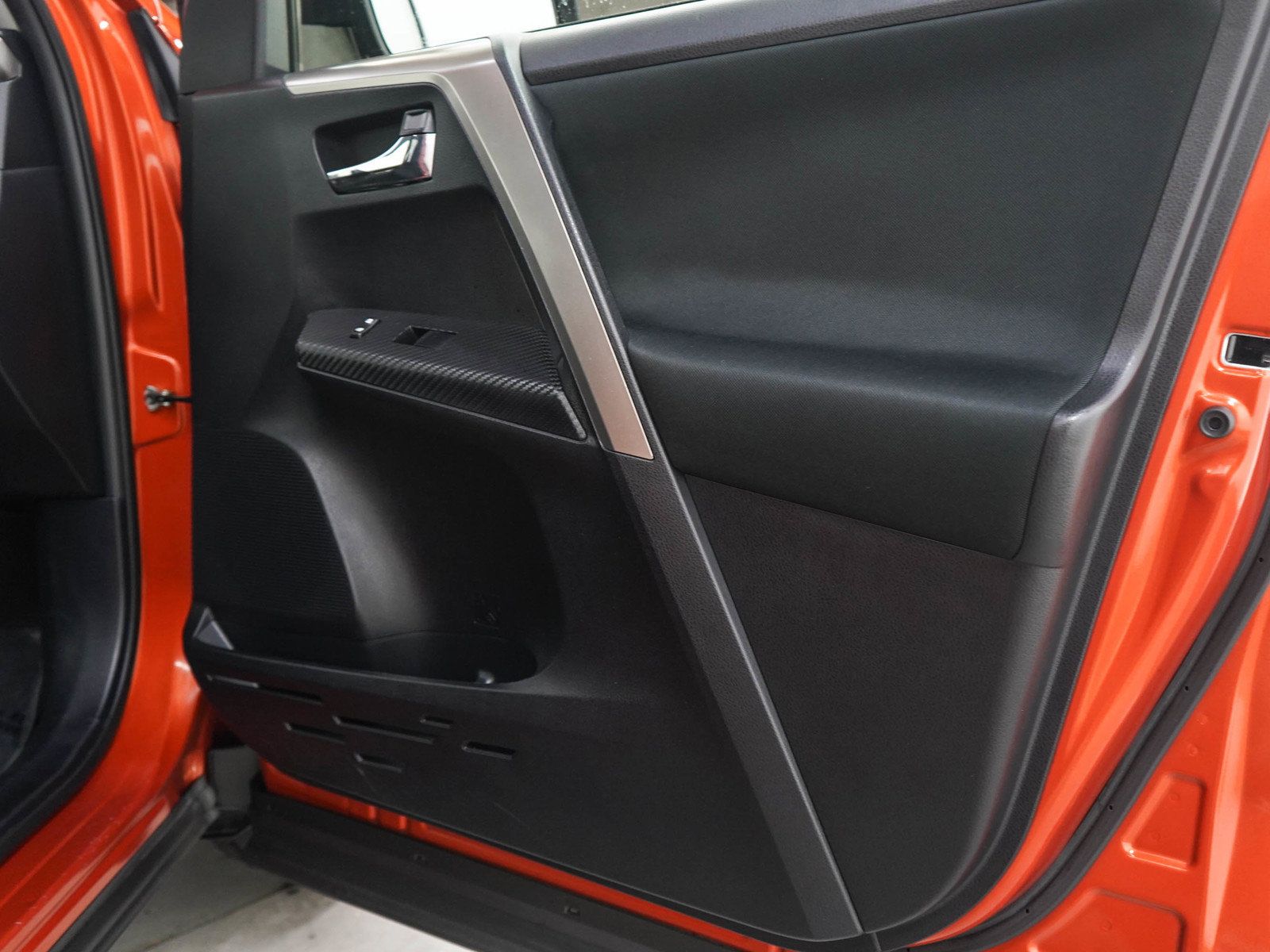 Used 2015 Toyota RAV4 XLE AWD/4WD image 11