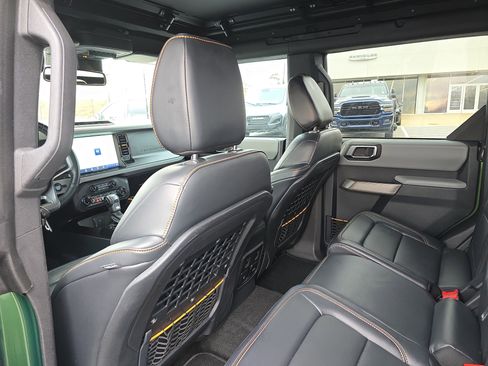 Used 2023 Ford Bronco Badlands image 17