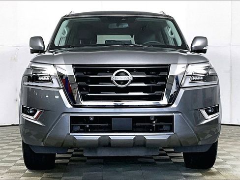 Used 2024 Nissan Armada SL w/ Captain's Chairs Package image 3