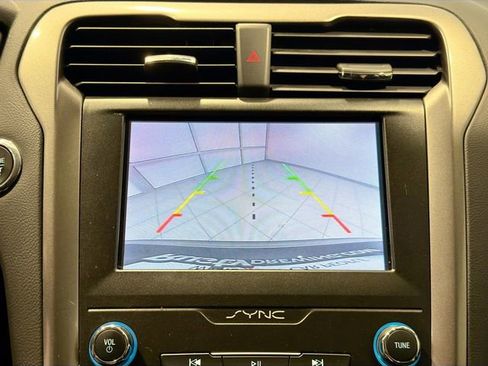 Used 2020 Ford Fusion SE image 12