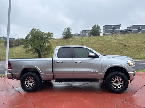 Used 2019 RAM 1500 Laramie AWD/4WD image 9