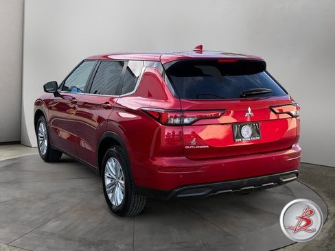Used 2022 Mitsubishi Outlander ES AWD/4WD image 5