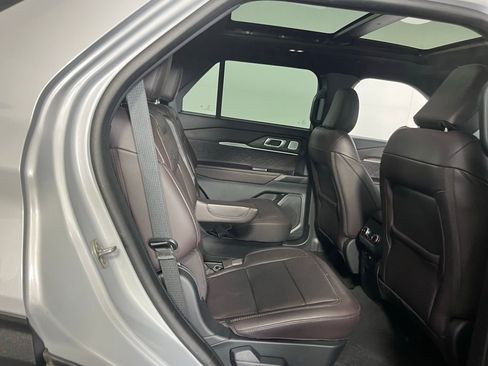 Used 2025 Ford Explorer Platinum w/ LUX Leather Package image 35