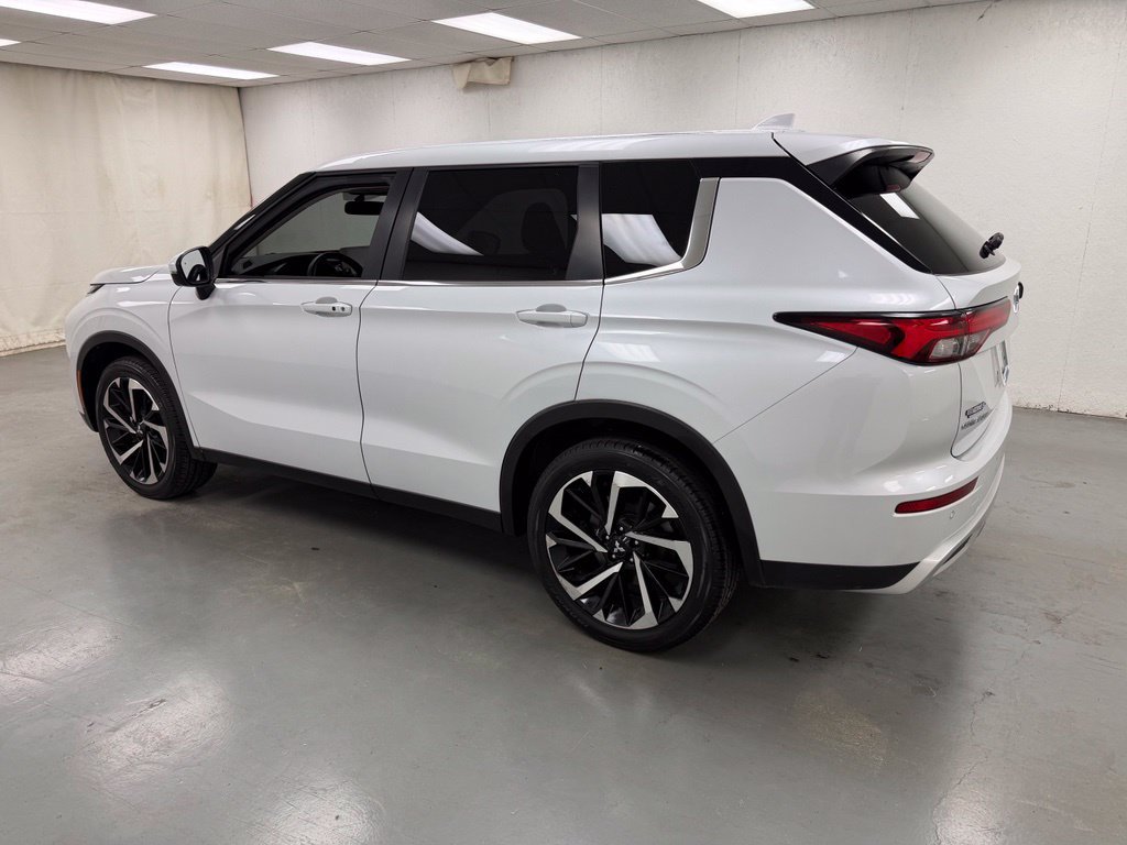 Used 2024 Mitsubishi Outlander SE FWD image 3