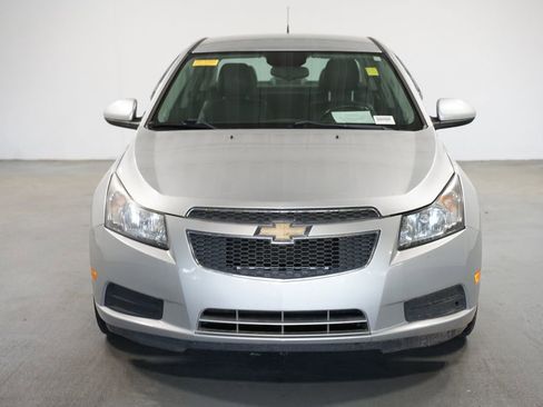 Used 2013 Chevrolet Cruze LT image 2