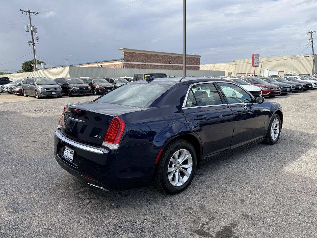 Used 2016 Chrysler 300 Limited RWD image 6