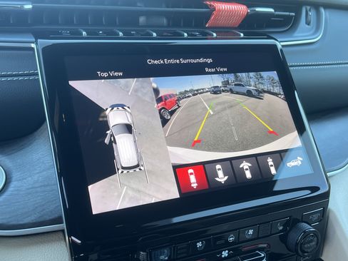 Used 2025 Jeep Grand Cherokee L Limited w/ Luxury Tech Group II image 37